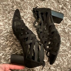 Very comfortable low heel sandals